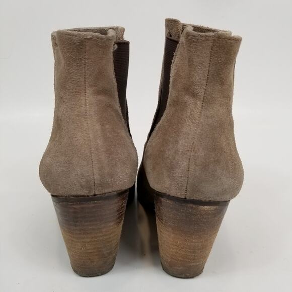 Vince Camuto Hessa Suede Stacked Heel Chelsea Boots Booties Taupe Tan Size 8.5 - Picture 5 of 9